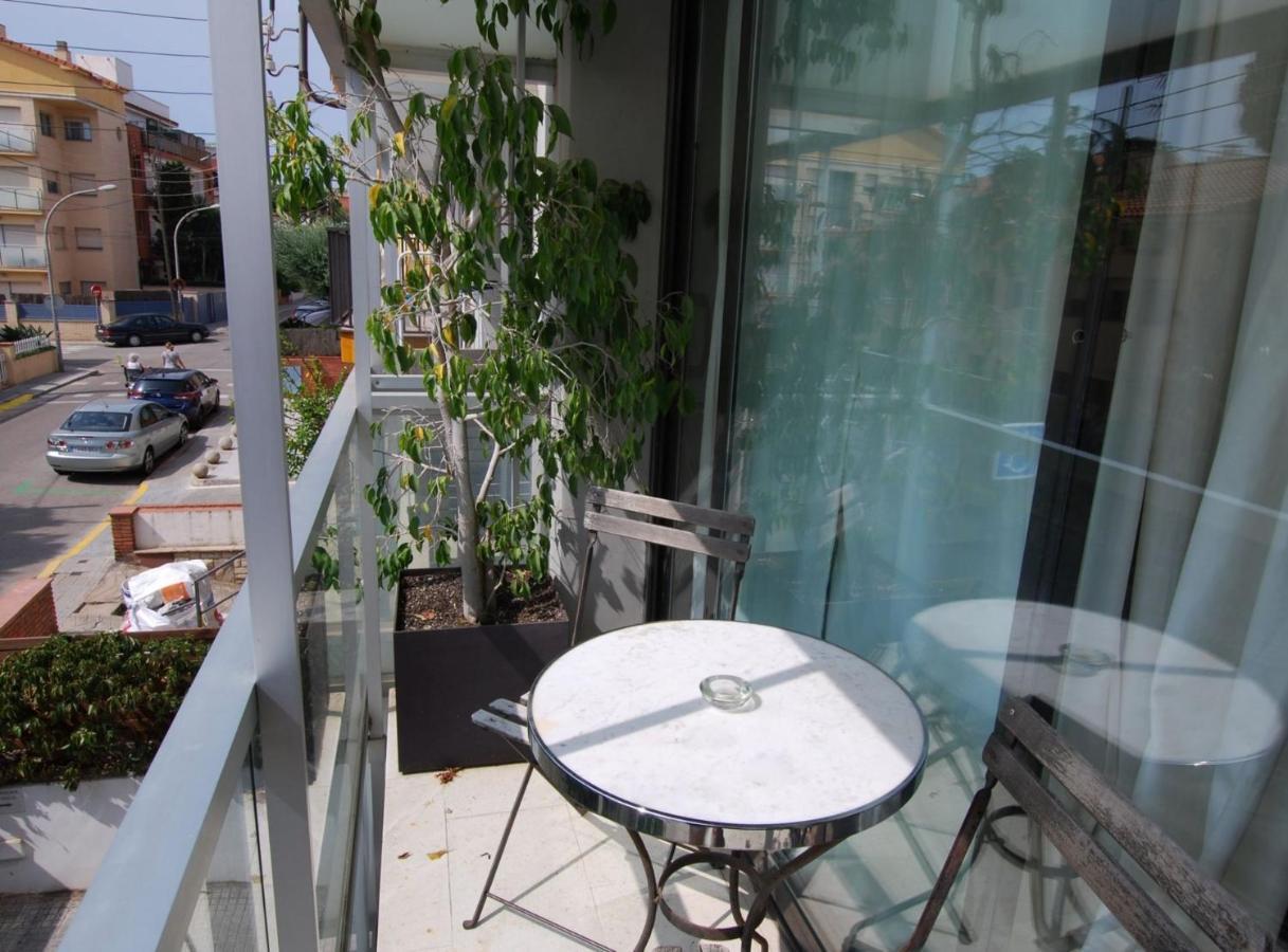 Blue Fridge Apartmen - Blue Fridge Apartmen - Ideal For Couples, Near Beach And Well Connected Vilassar De Mar Exterior foto