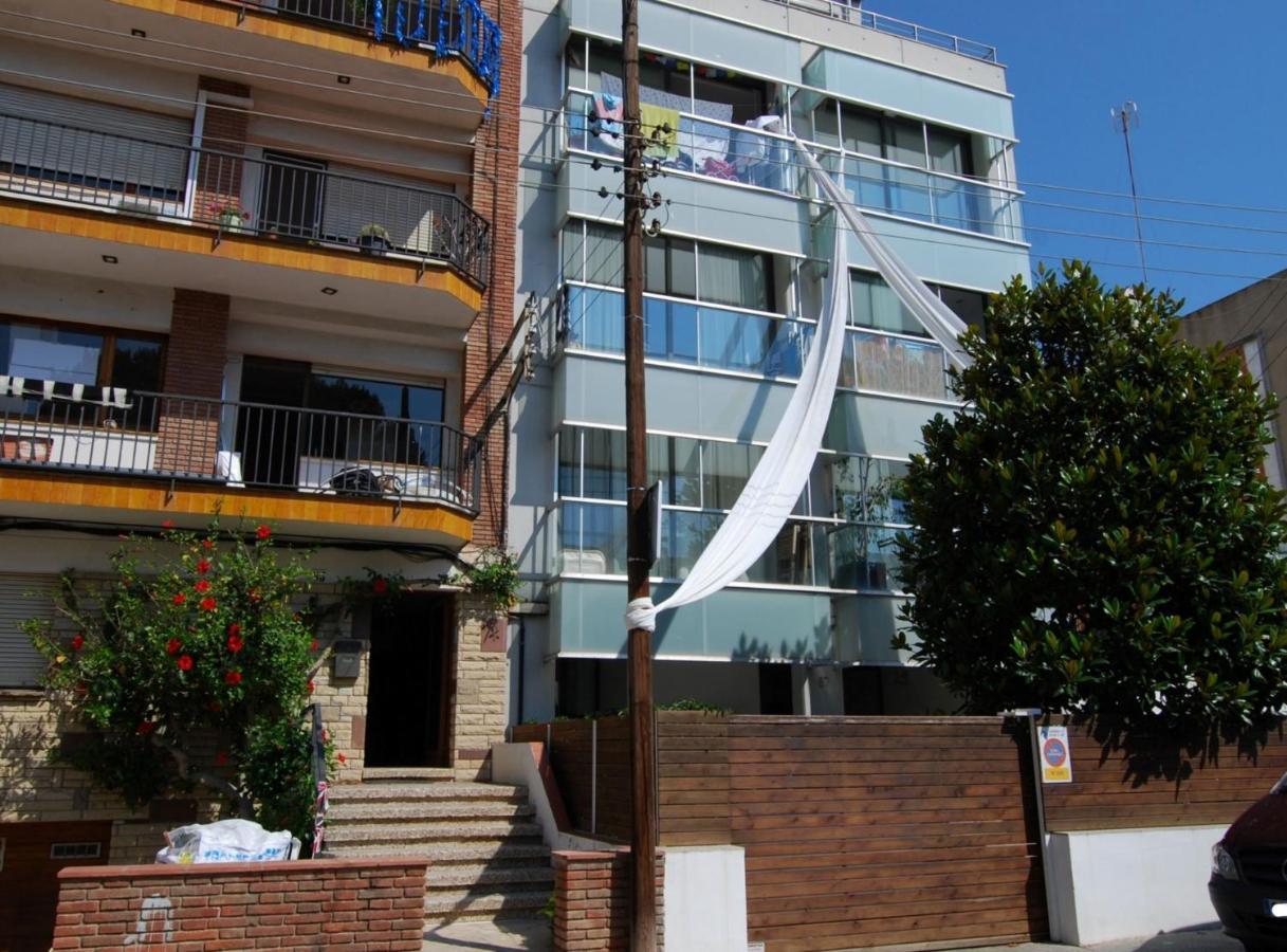 Blue Fridge Apartmen - Blue Fridge Apartmen - Ideal For Couples, Near Beach And Well Connected Vilassar De Mar Exterior foto