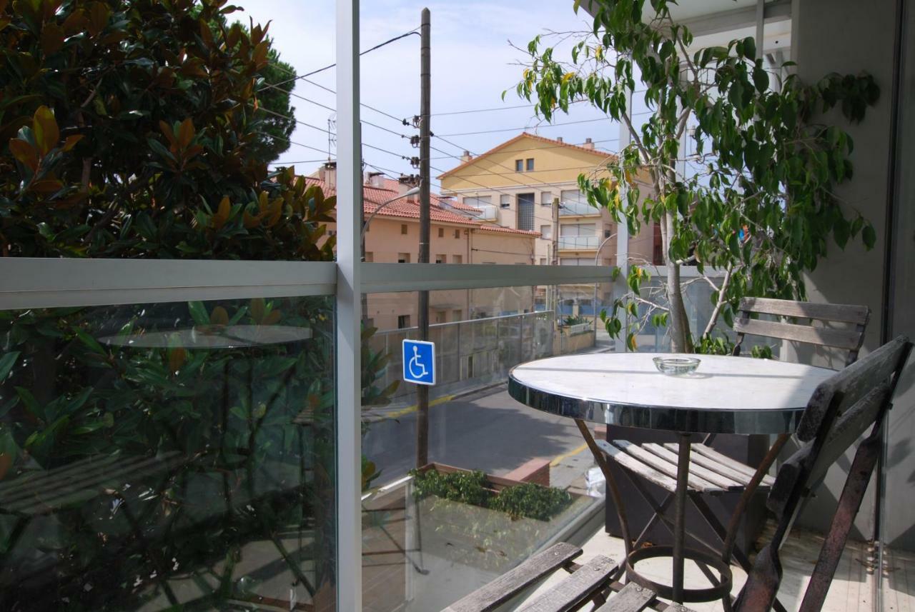 Blue Fridge Apartmen - Blue Fridge Apartmen - Ideal For Couples, Near Beach And Well Connected Vilassar De Mar Exterior foto