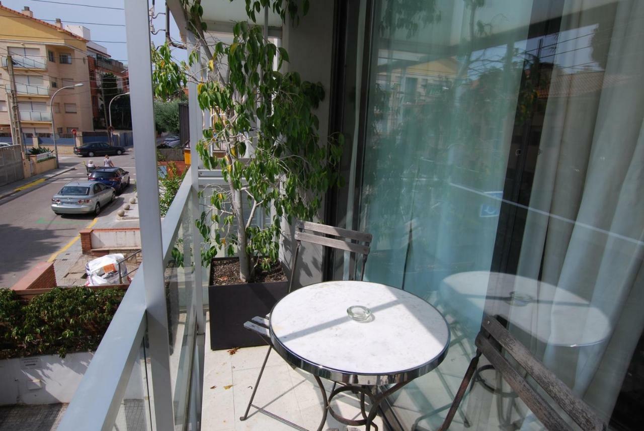 Blue Fridge Apartmen - Blue Fridge Apartmen - Ideal For Couples, Near Beach And Well Connected Vilassar De Mar Exterior foto